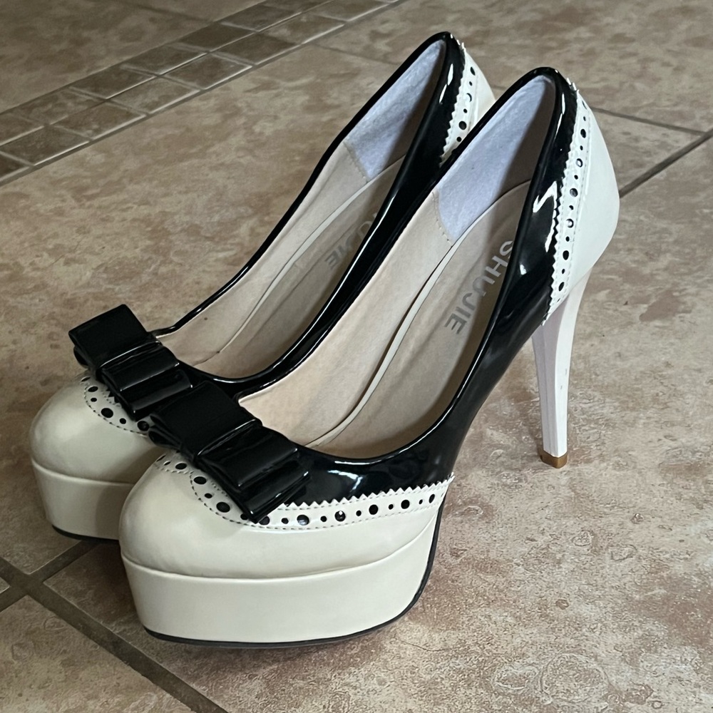 Shujie Red Bottom Heels
